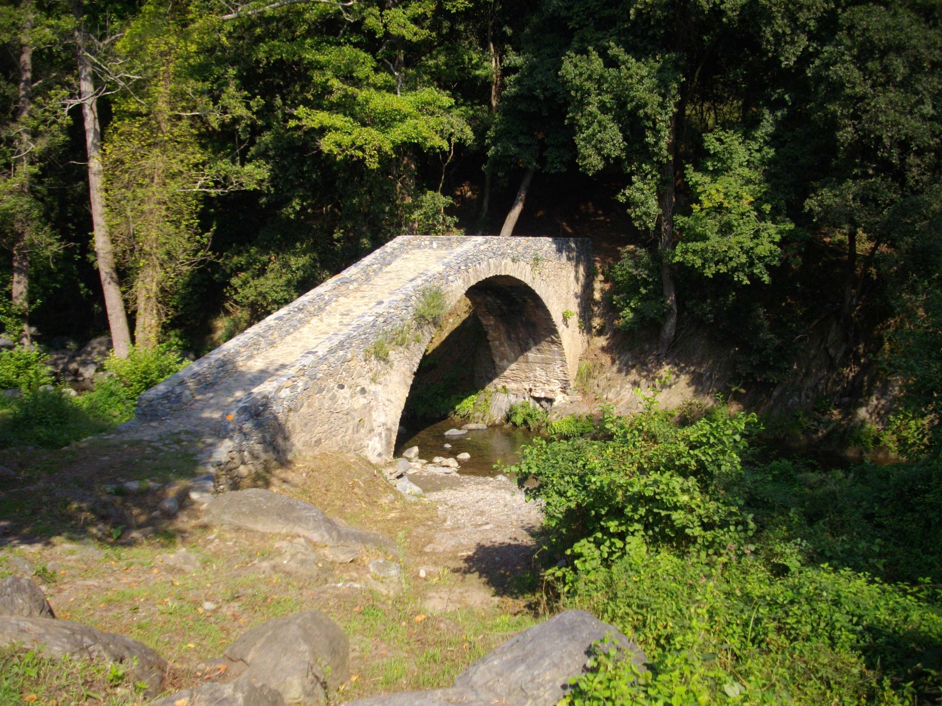 Unterhalb des Wasserfalls